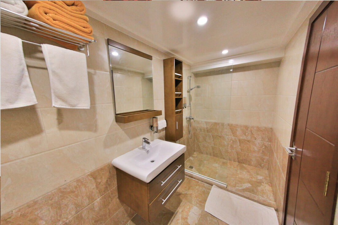 #en-suitebathrooms  - Carpe Novo