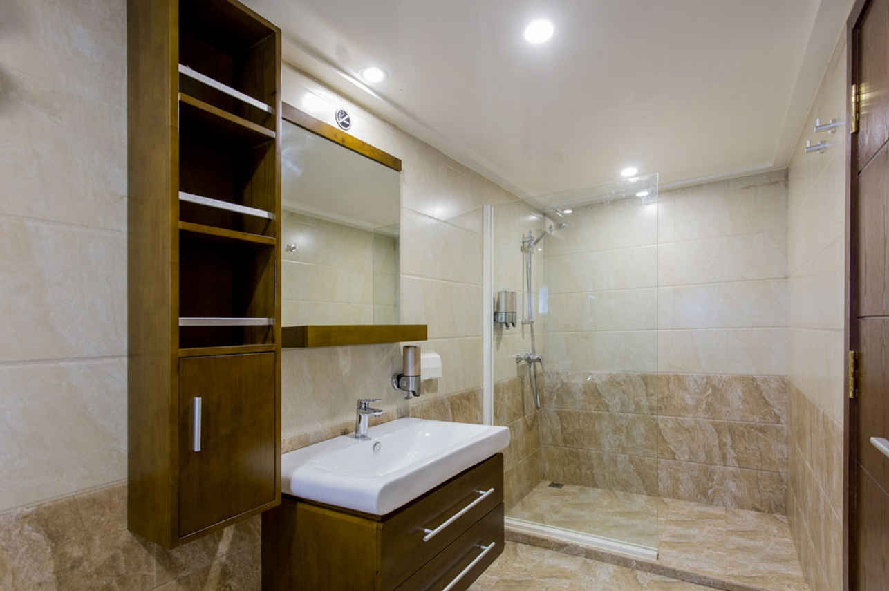 #en-suitebathrooms  - Carpe Novo
