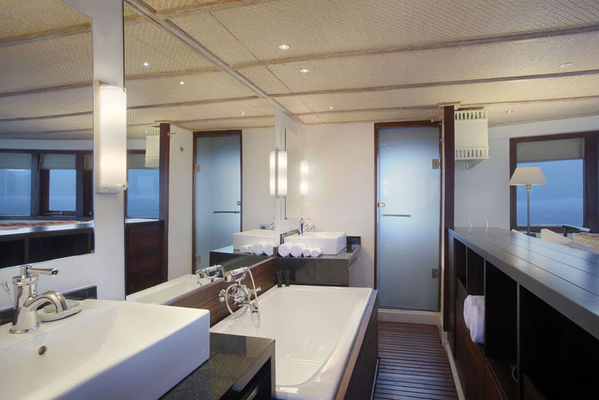 En-Suite bathrooms - Alila Purnama