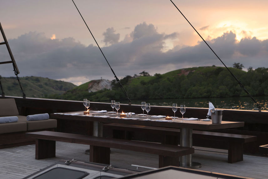 Outdoor Dining - Alila Purnama