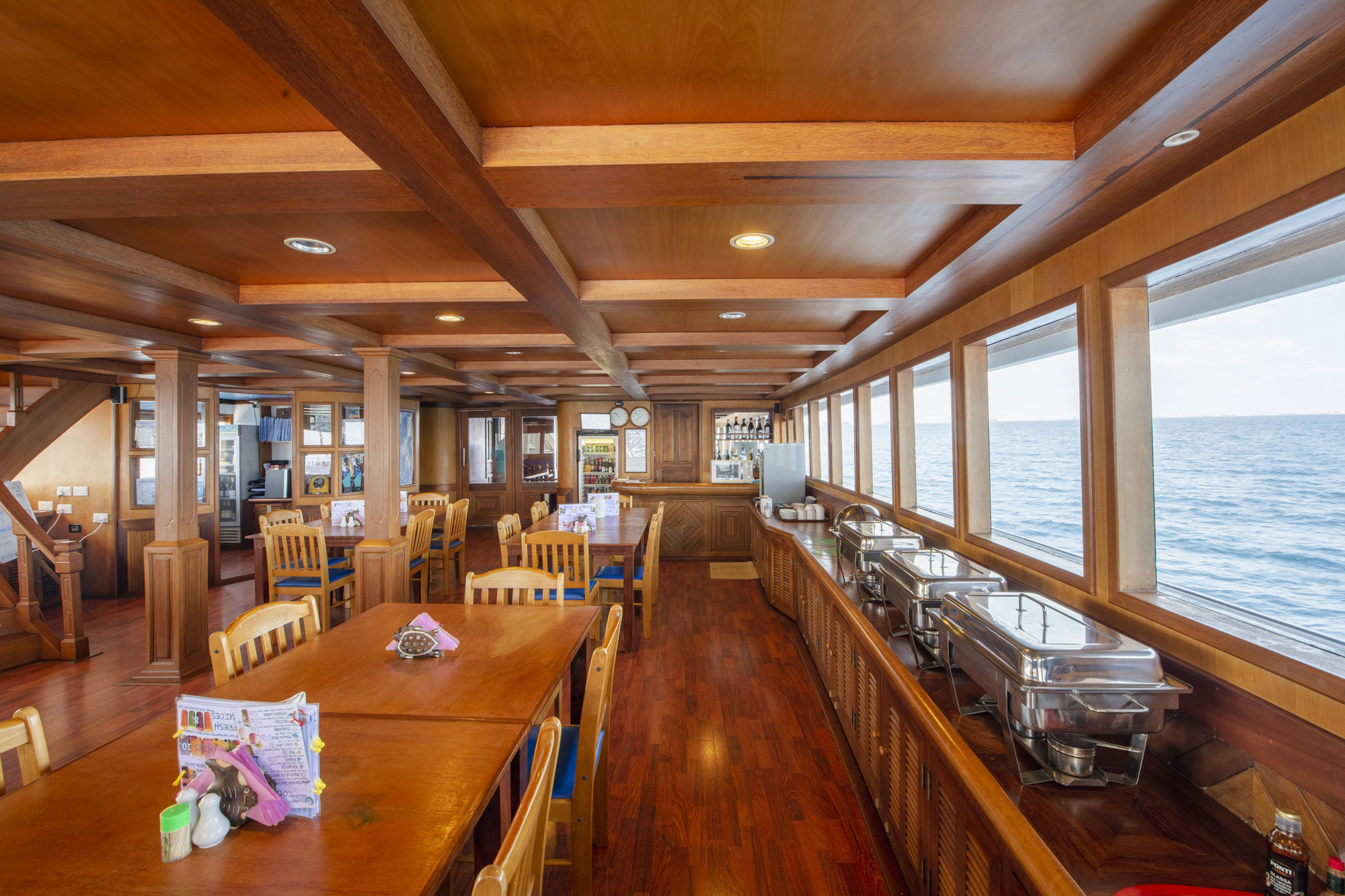 Restaurant - Top Class Cruising - Sachika