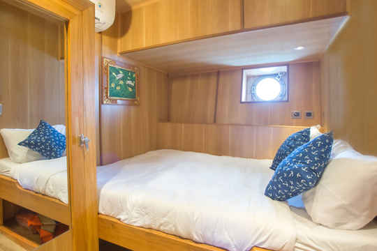 Twin Cabin Upper Deck