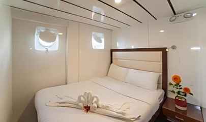 Lower Deck Queen Cabin