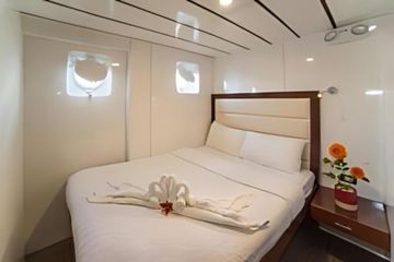 Lower Deck Queen Cabin