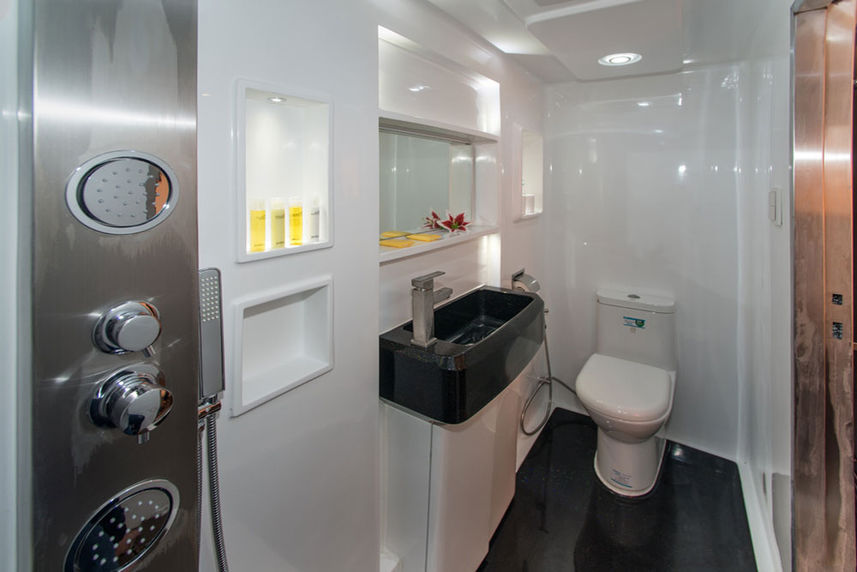 Upper deck - En-Suite bathroom