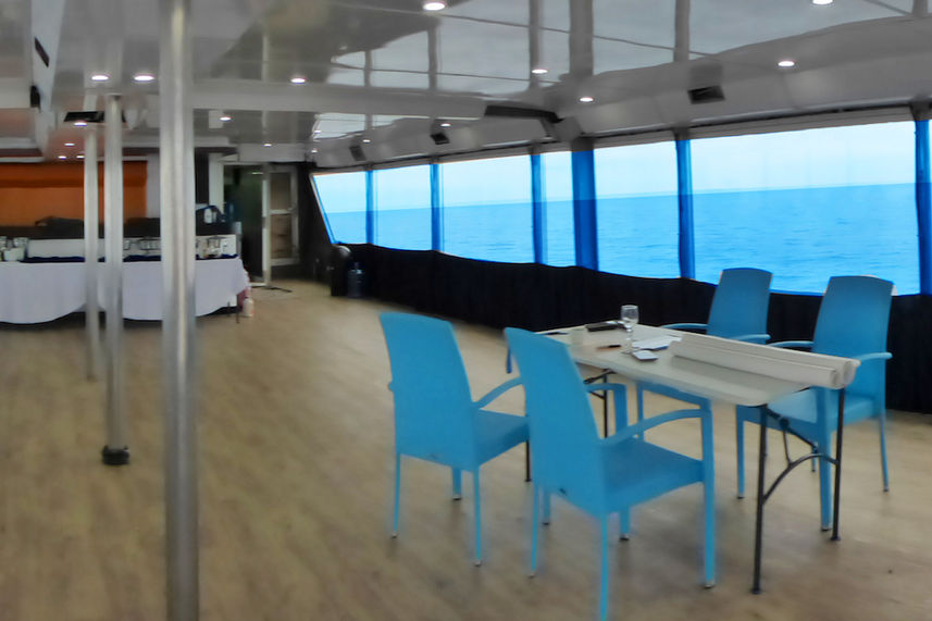 Large dining area - MV Discovery Adventure