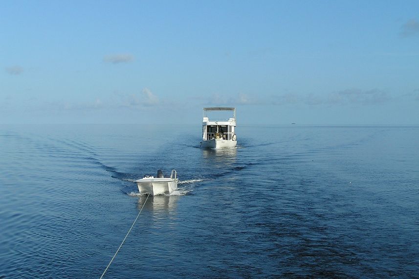 Dhoni and Dhingi (used for diving, snorkeling and fishing)