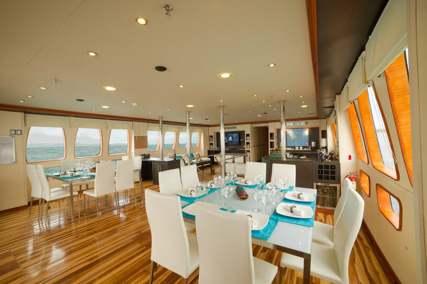 Dining room - Majestic Galapagos Yacht
