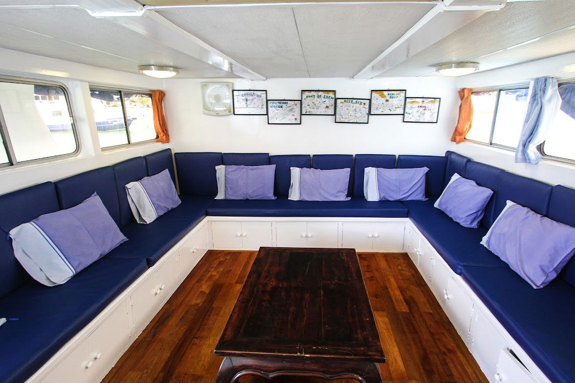 Salon interior - Manta Queen 7