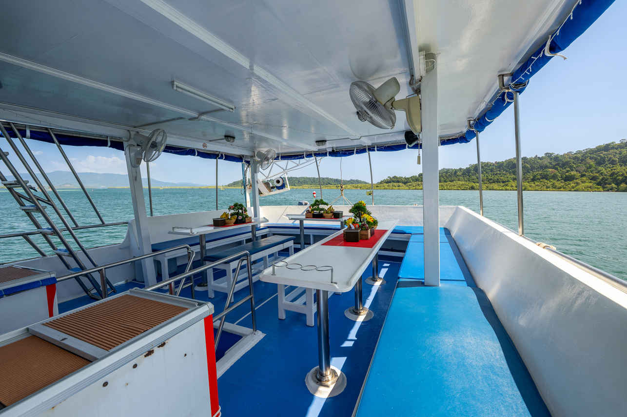 Abendessen im Freien - Manta Queen 7