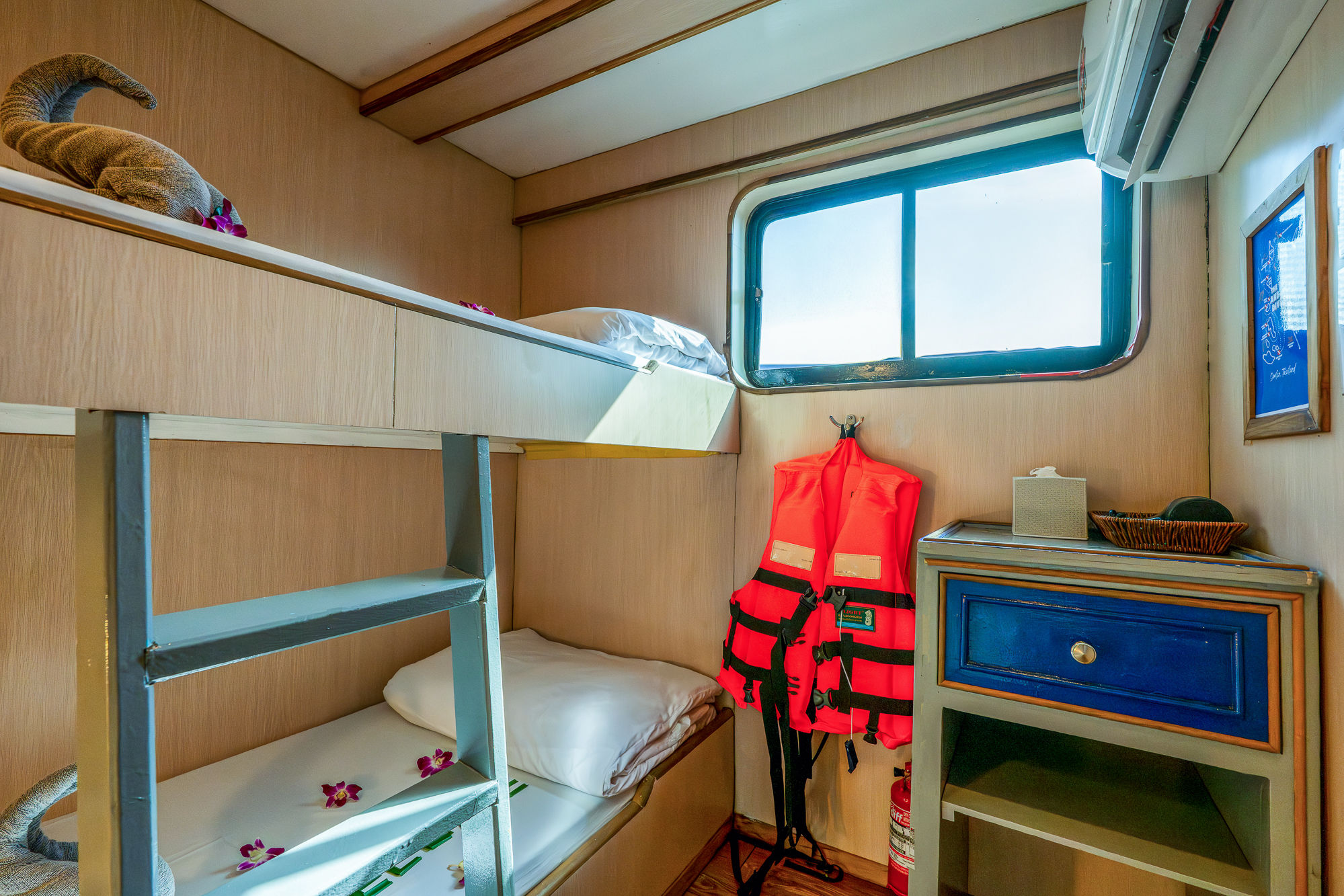 Manta Queen 7, Thailand - LiveAboard.com