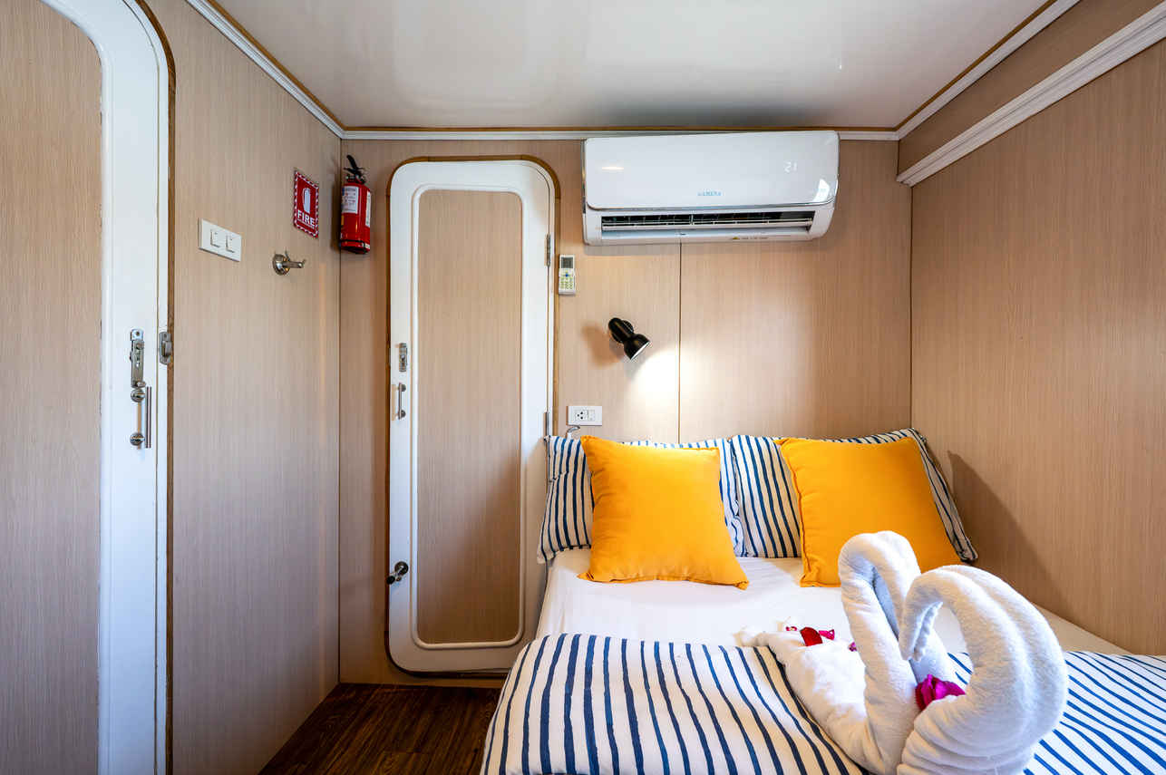 Double Cabin - Manta Queen 1