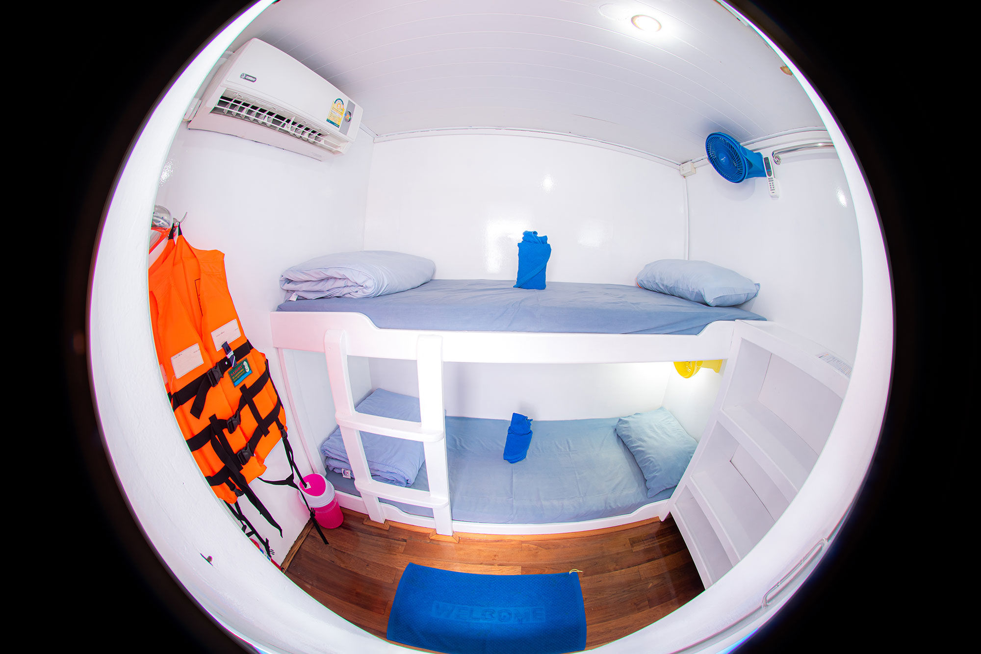 Standard Bunk Cabin - Manta Queen 5