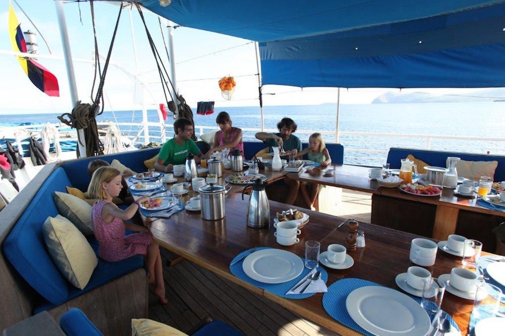 Abendessen im Freien - Mary Anne