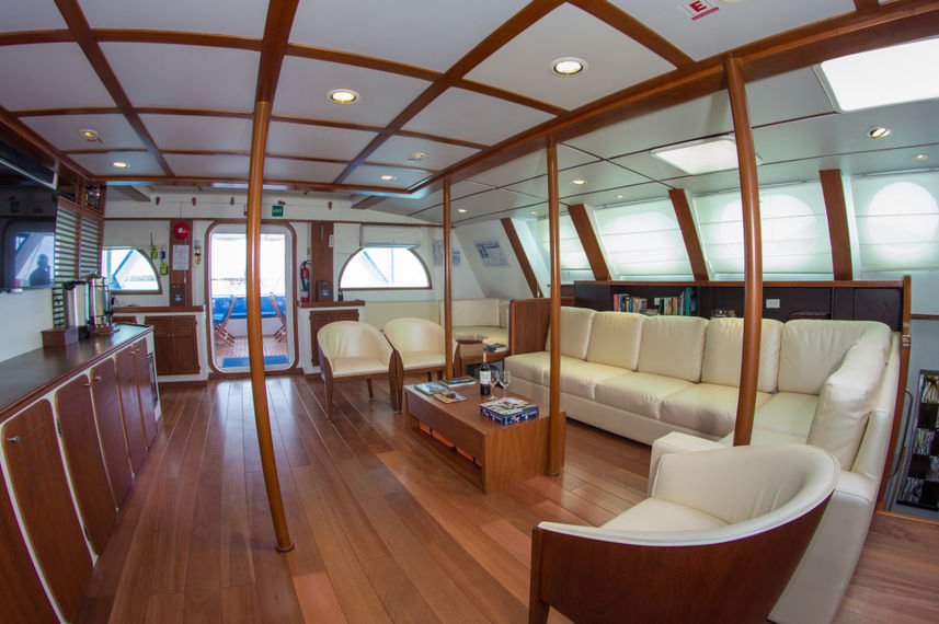 Indoor Saloon - Nemo III