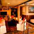 Indoor lounge & library - Galaven Galapagos