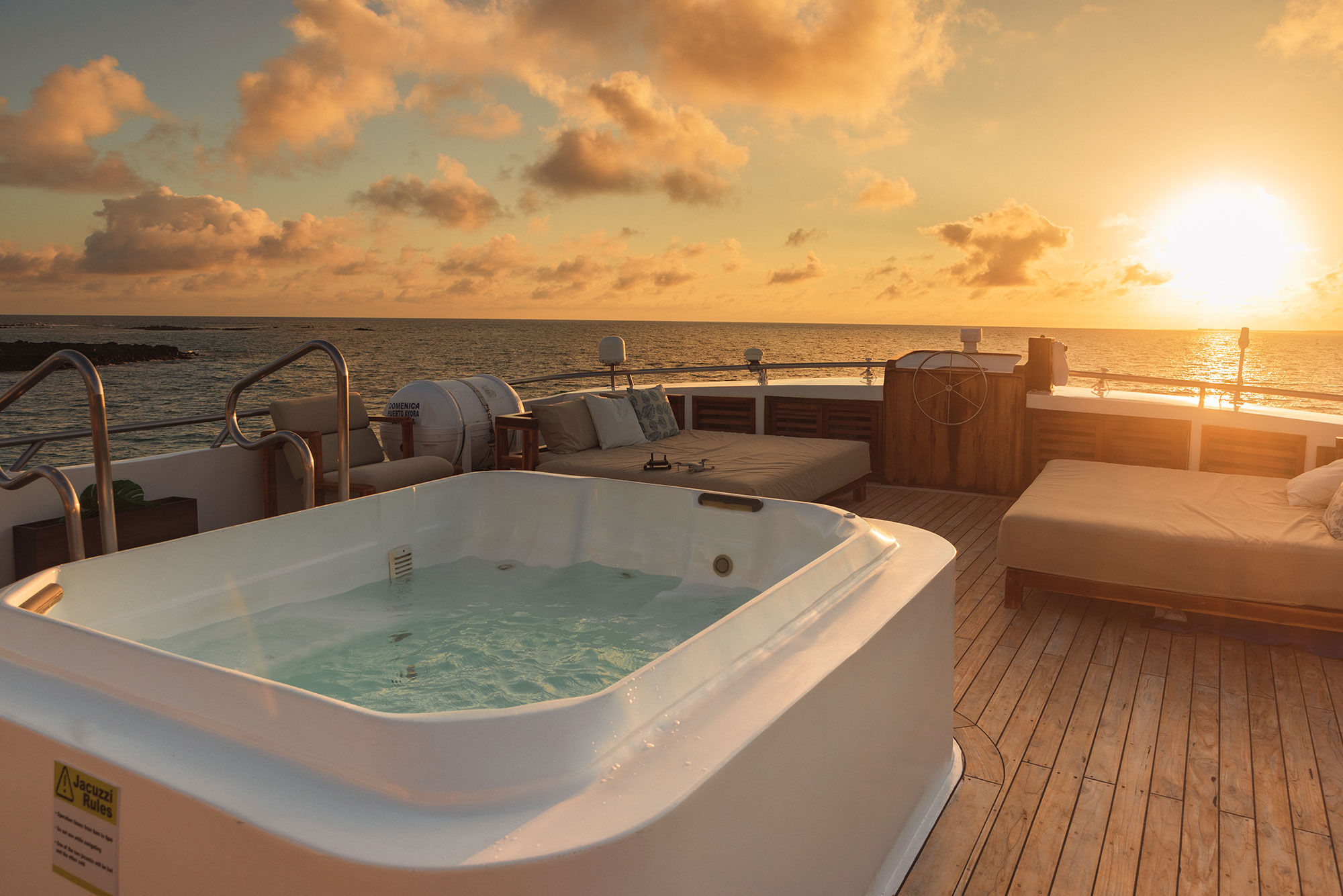 Jacuzzi - Sea Star Journey