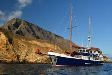 Samba Cruise Ship, Galapagos - LiveAboard.com