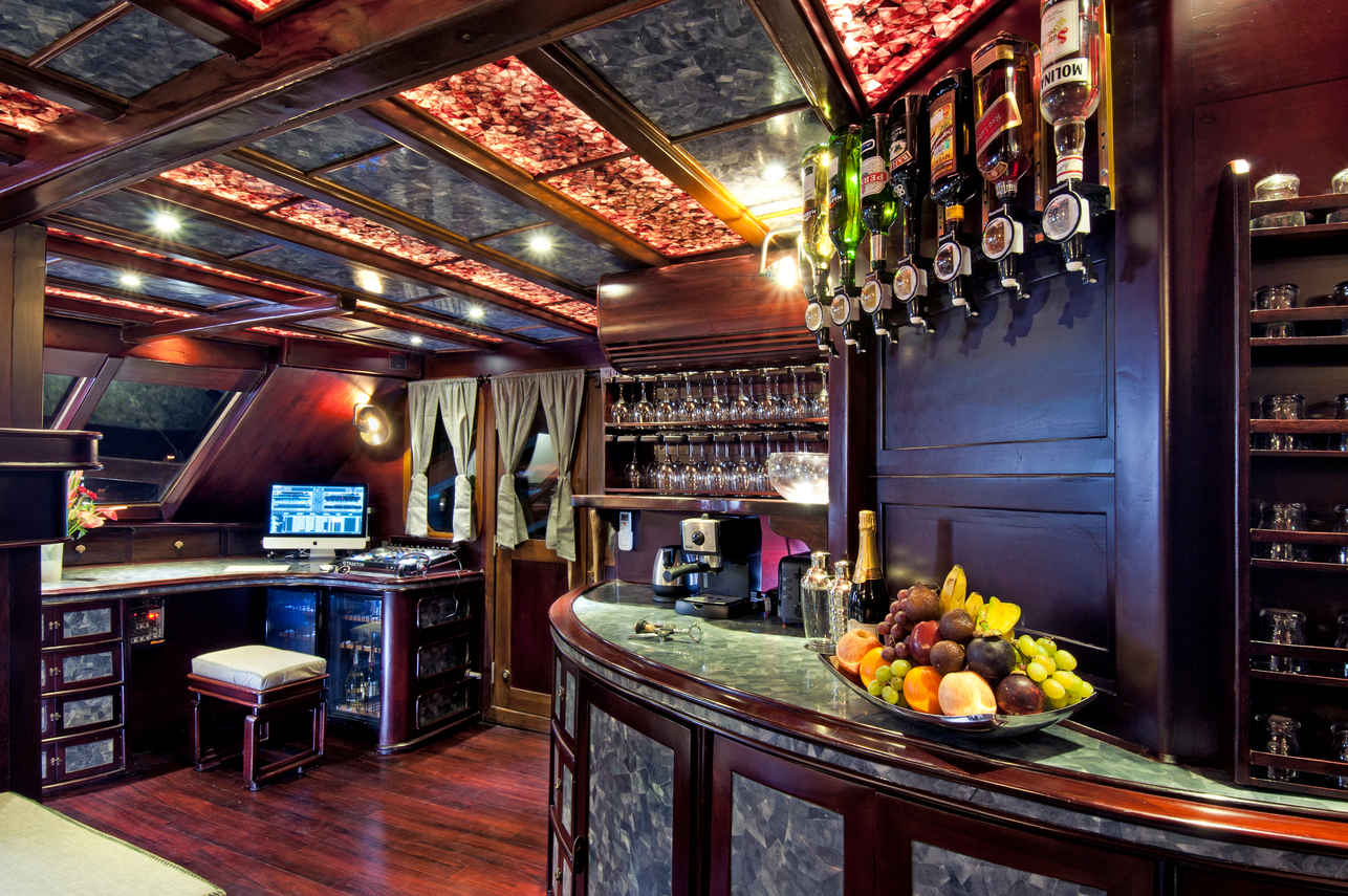 Bar  - Manta Mae