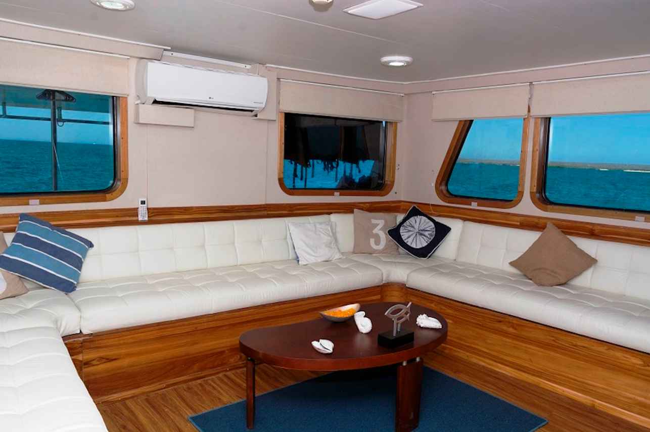 Indoor Lounge Area - Tip Top III