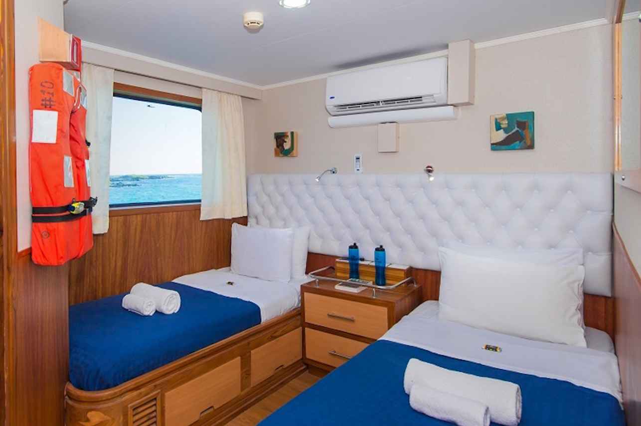 Upper Deck Twin Cabin - Tip Top III