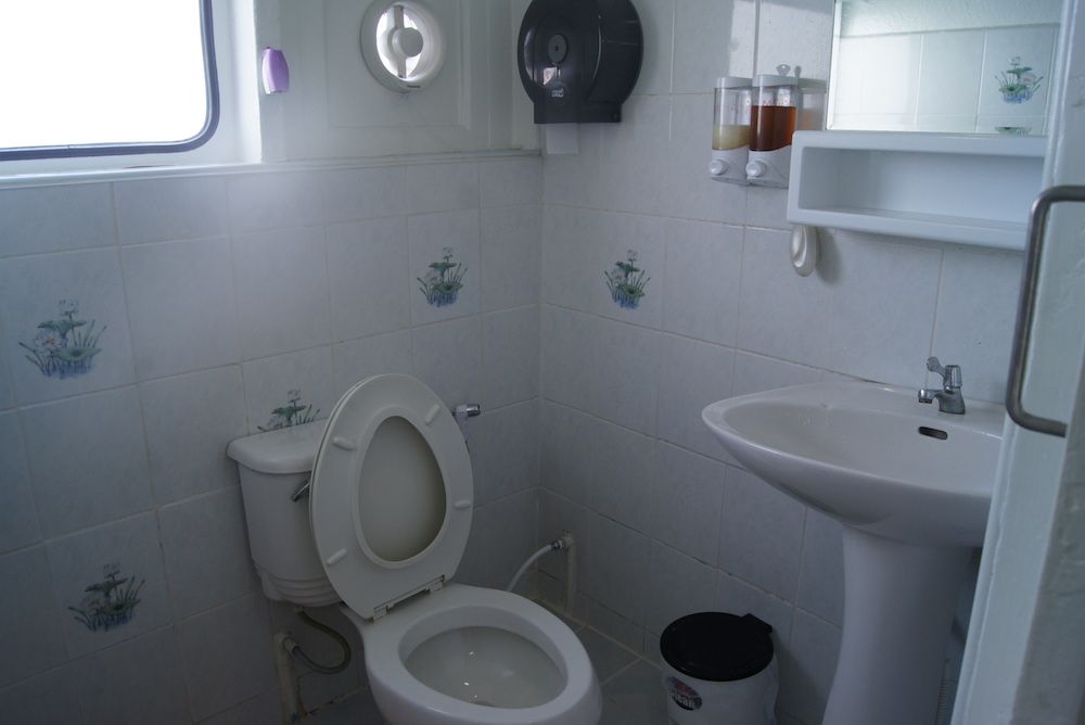 Bathroom/ toilet