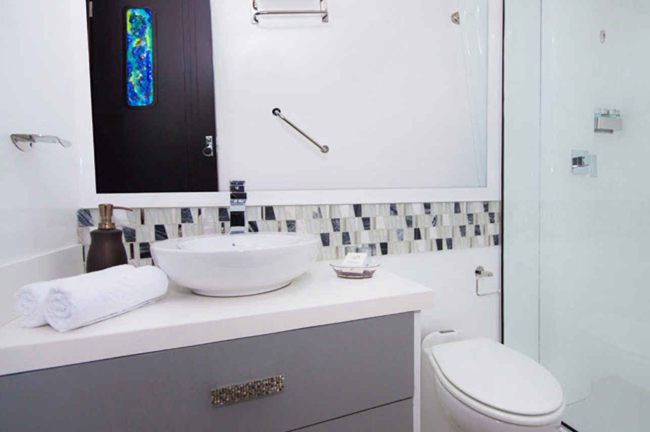 Modern En-Suite Bathrooms - Alia Galapagos