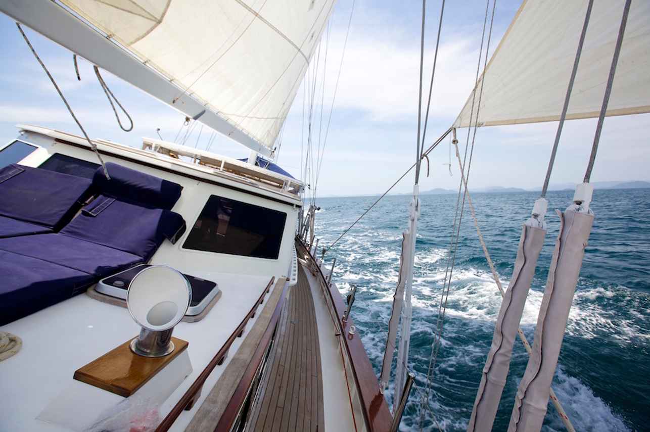 Meta IV, Myanmar under sail.