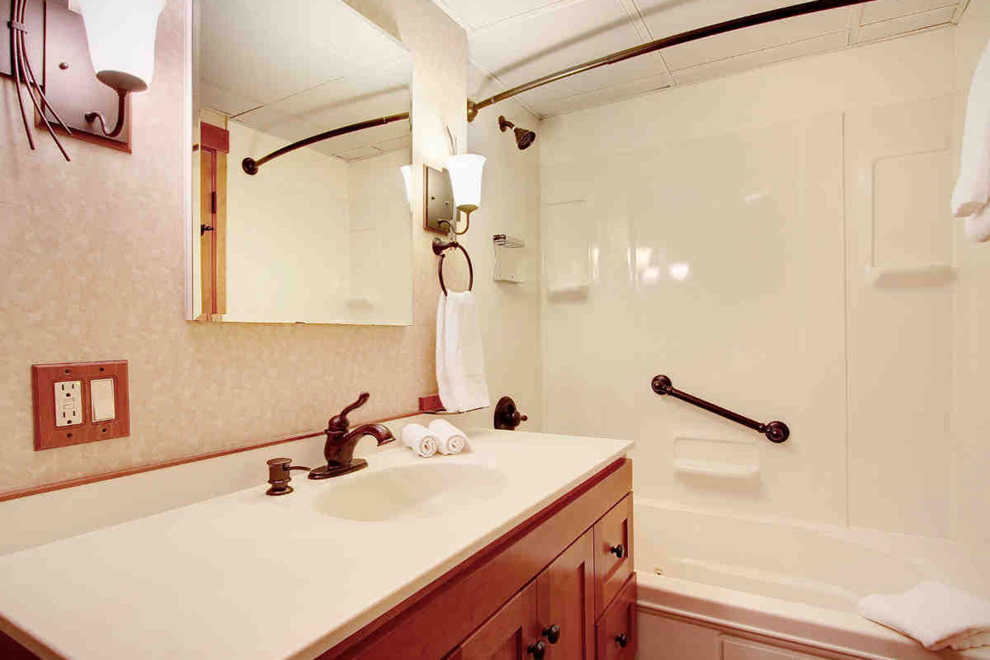 En-Suite bathrooms - Safari Explorer