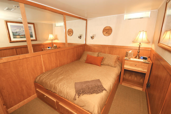 Navigator Stateroom (C1 - C6)