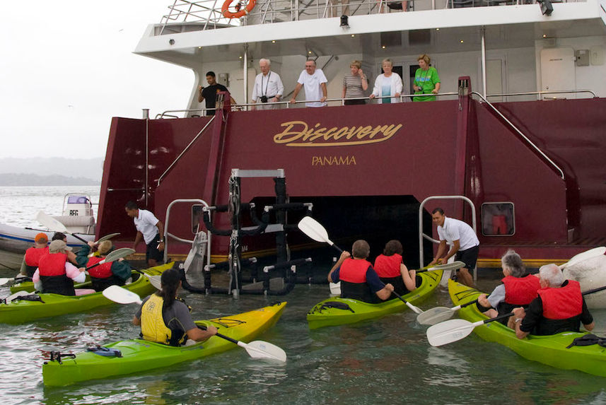 Returning Kayaks - Discovery Panama