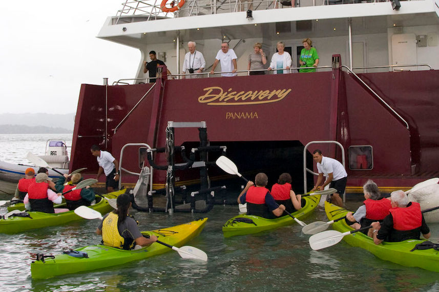 Returning Kayaks - Discovery Panama