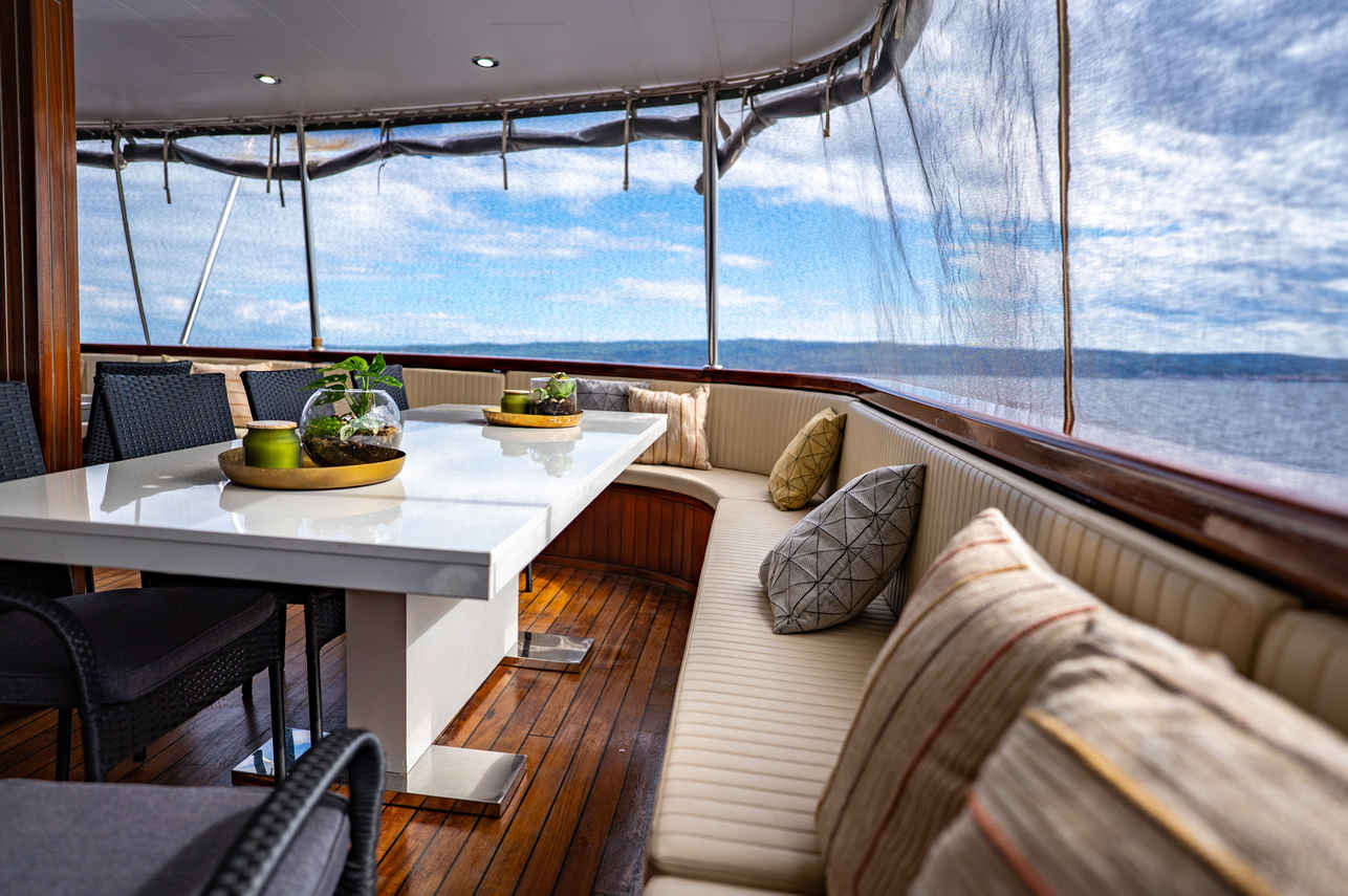 Outdoor Lounge - President