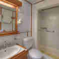 En-suite Bathrooms - Coral Expeditions II
