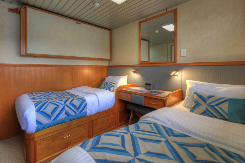 Twin Cabin - Hinchinbrook Channel