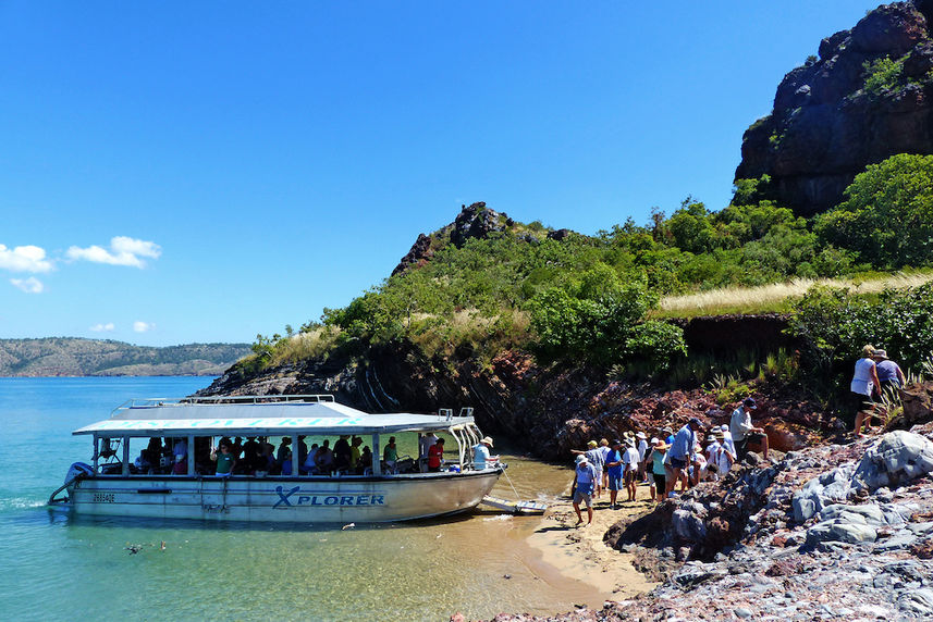 Beach Landing - Coral Expeditions I Australia