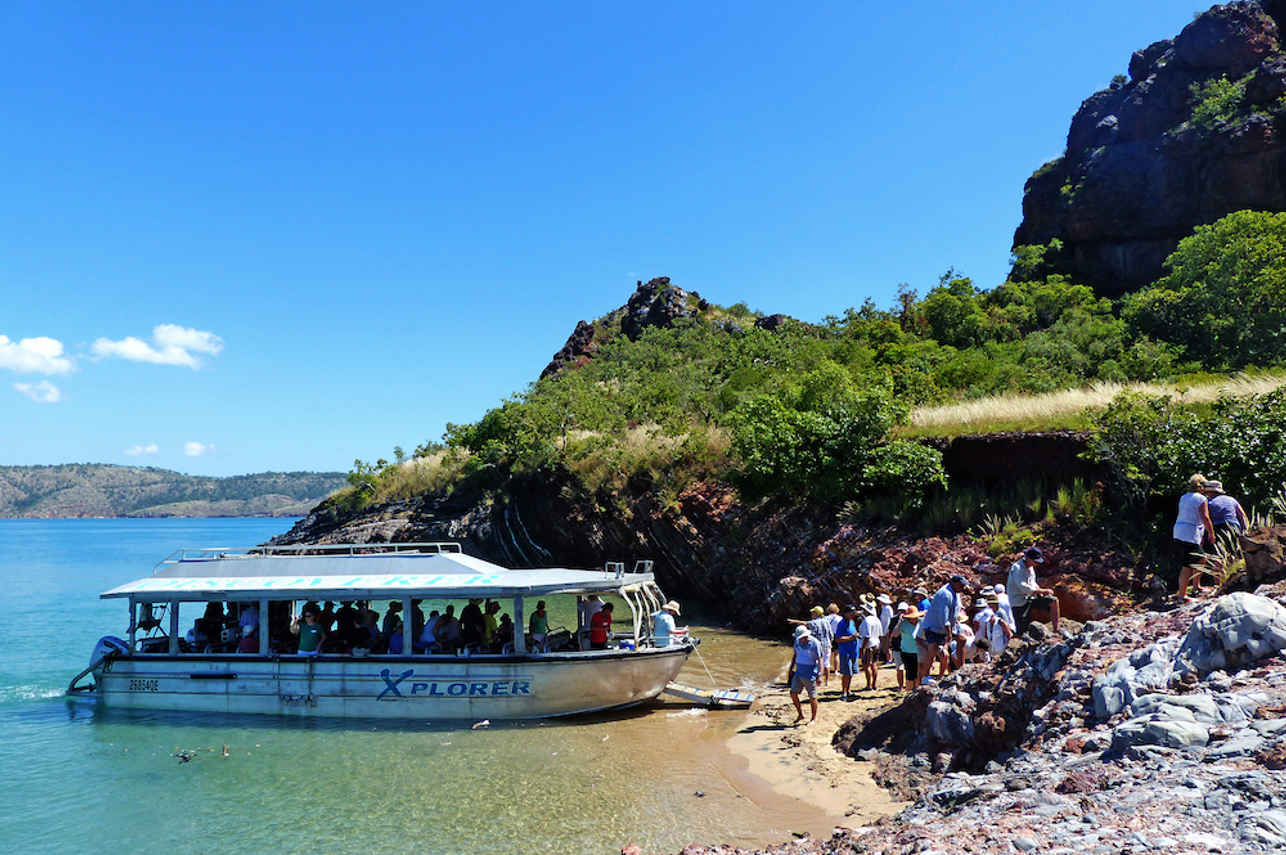 Beach Landing - Coral Expeditions I Australia