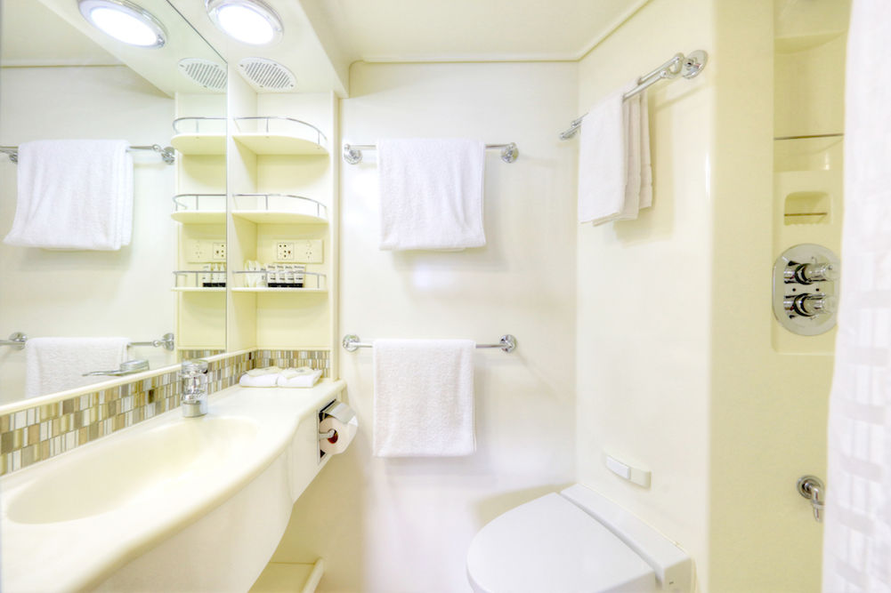 En-Suite bathrooms - Coral Discoverer