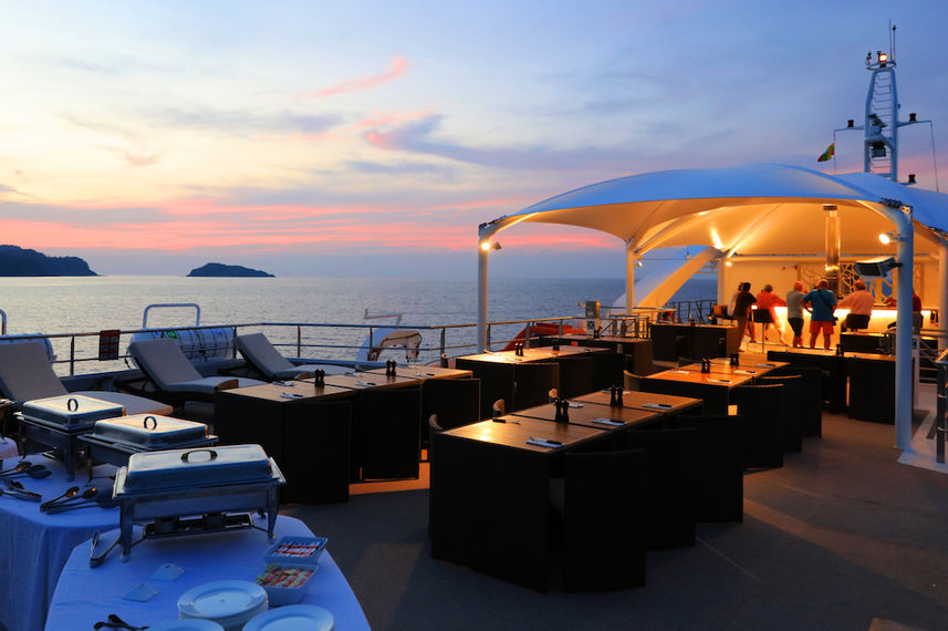 Outdoor Dining - Coral Discoverer