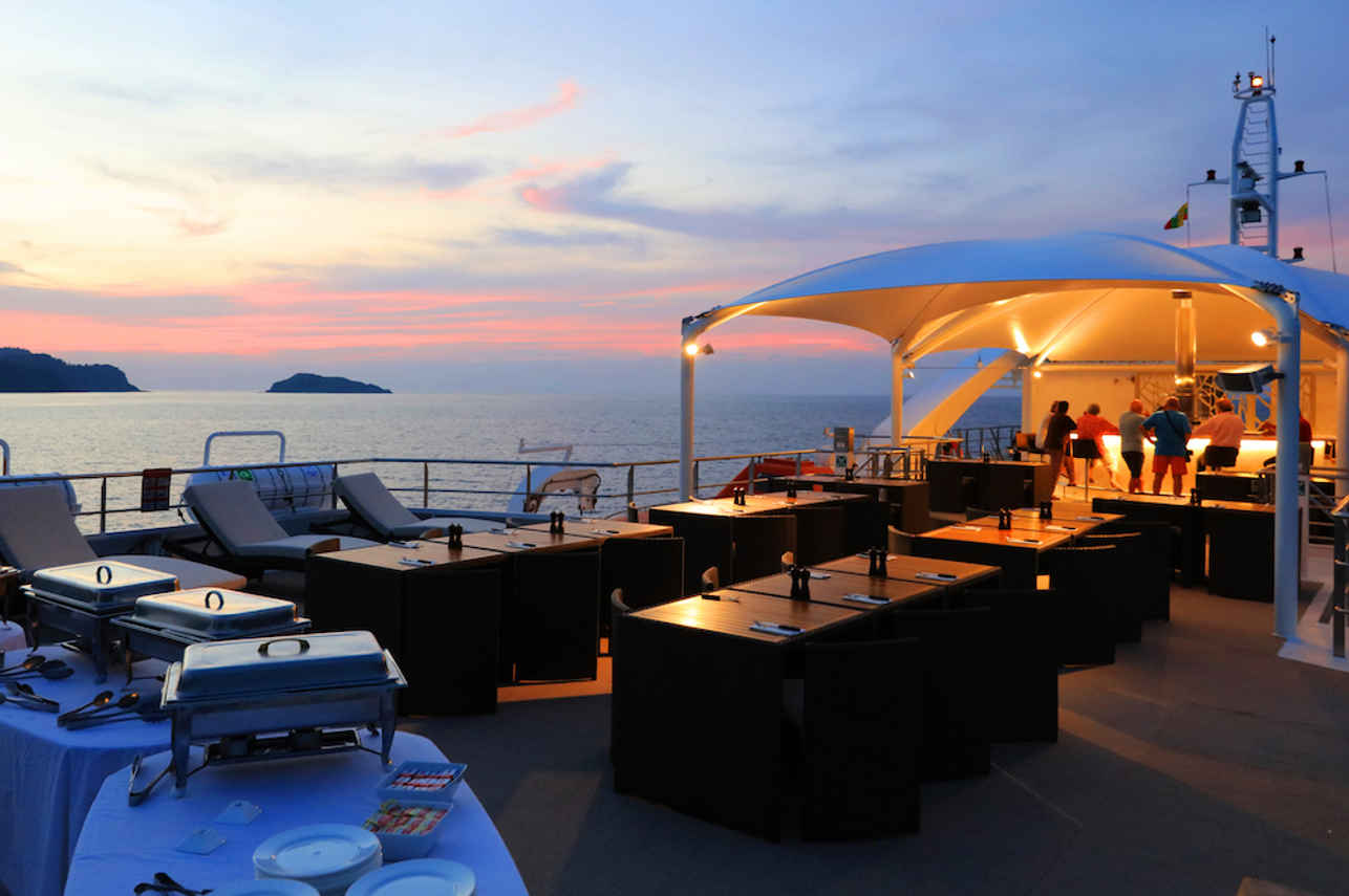 Comedor al Aire Libre - Coral Discoverer