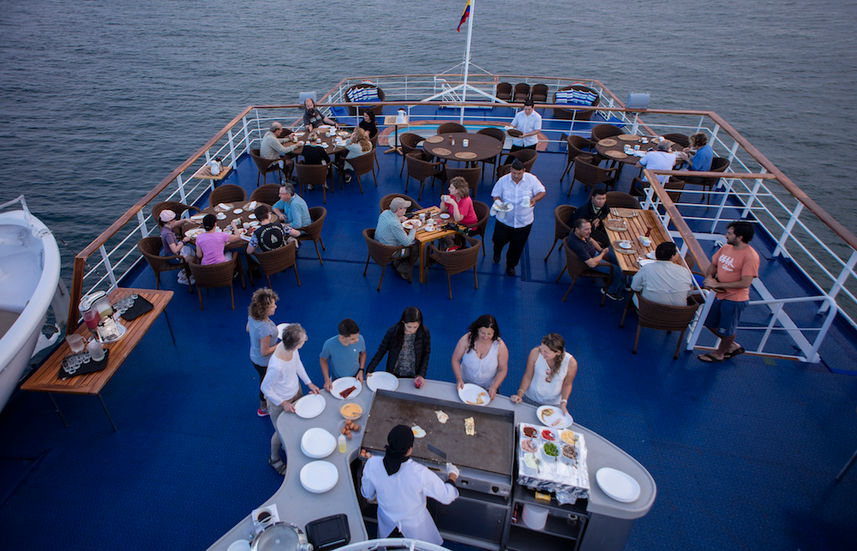 Dîner à l'extérieur - Galapagos Legend