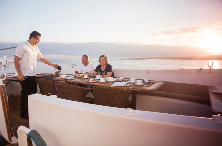 Abendessen im Freien - Galapagos Legend