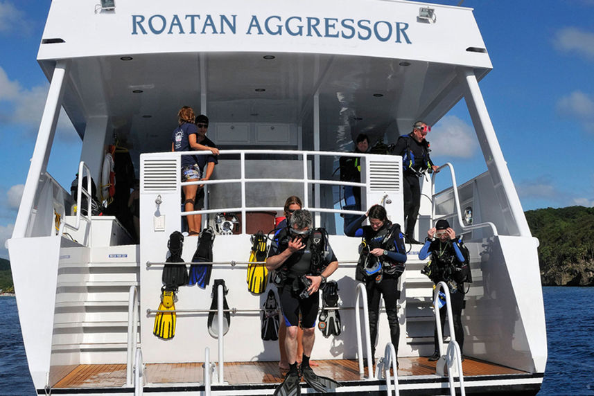 Plataforma de Mergulho - Roatan Aggressor