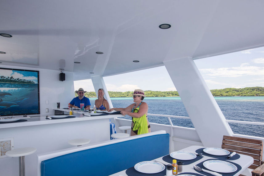 Outdoor Dining - Roatan Aggressor