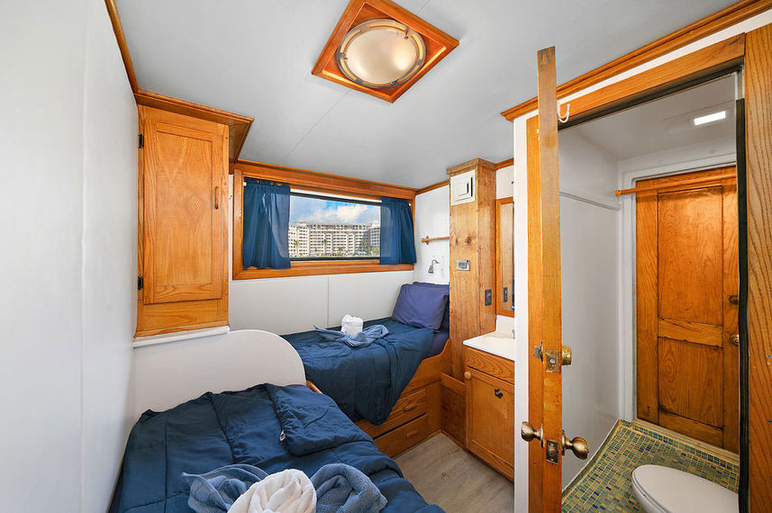 Twin Cabin - Bahamas Master