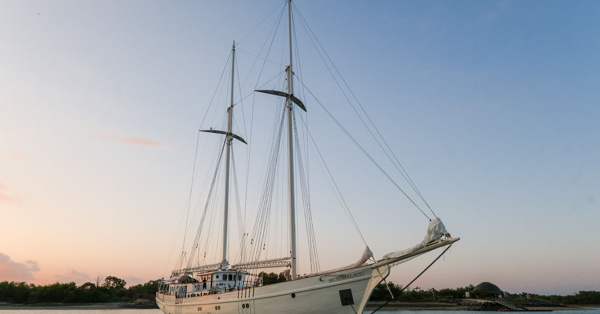 Mutiara Laut — vessel photograph