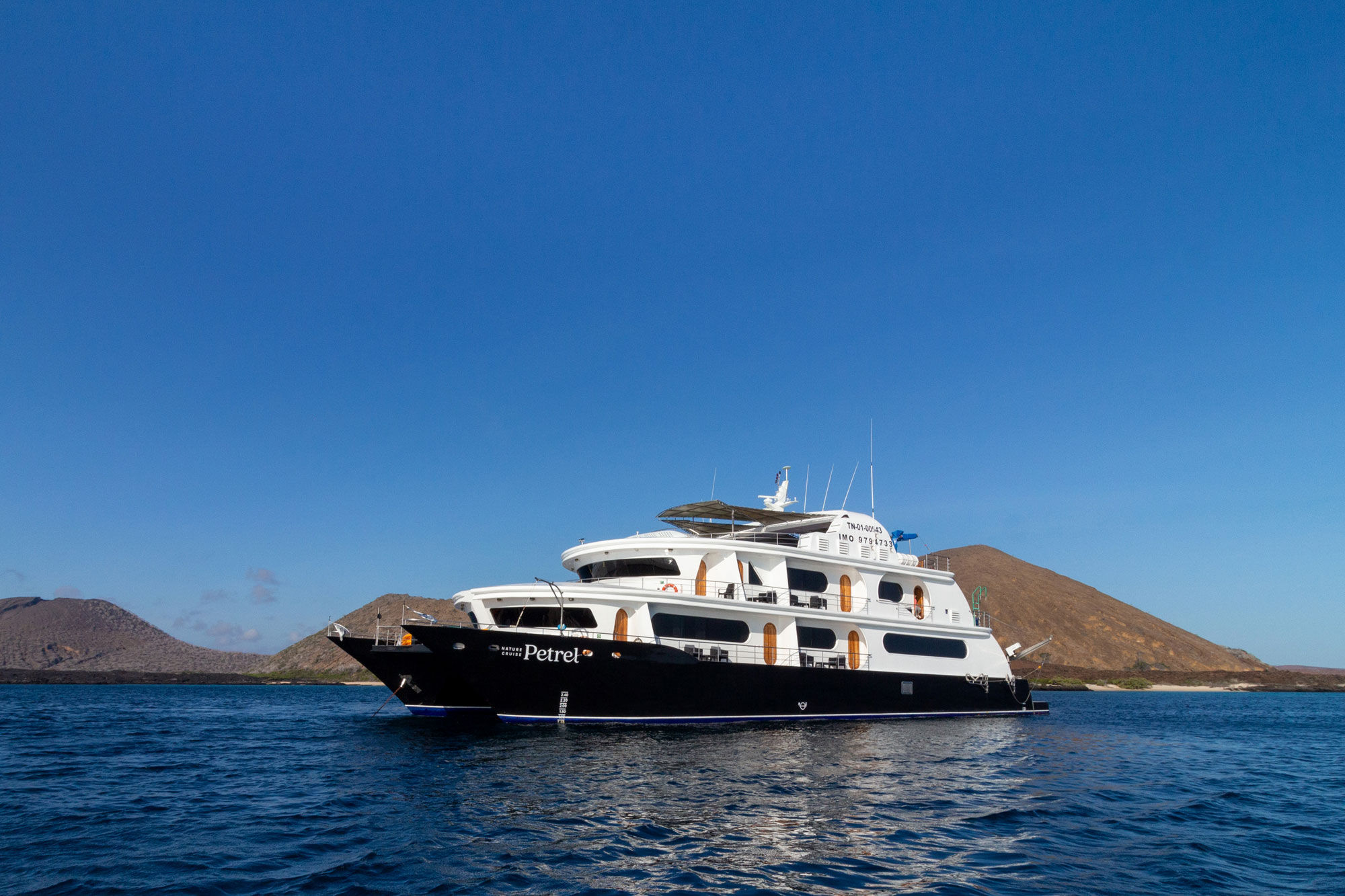 Petrel Cruise Ship, Galapagos - LiveAboard.com