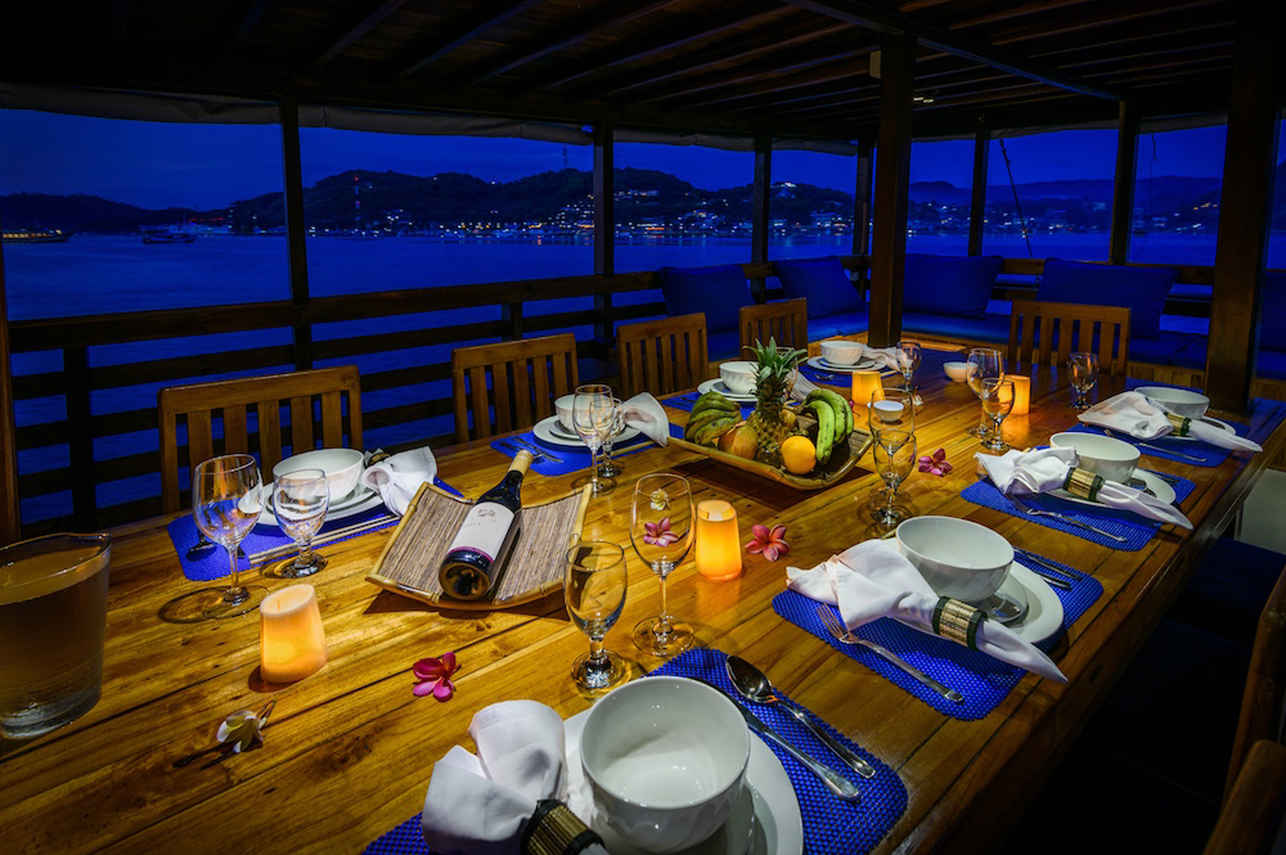Dîner à l'extérieur - Mari