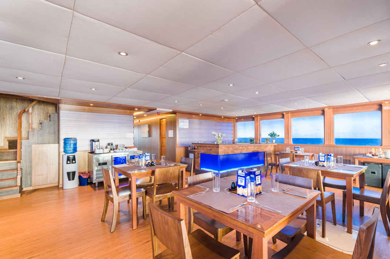 Restaurant - Seafari Explorer Maldives