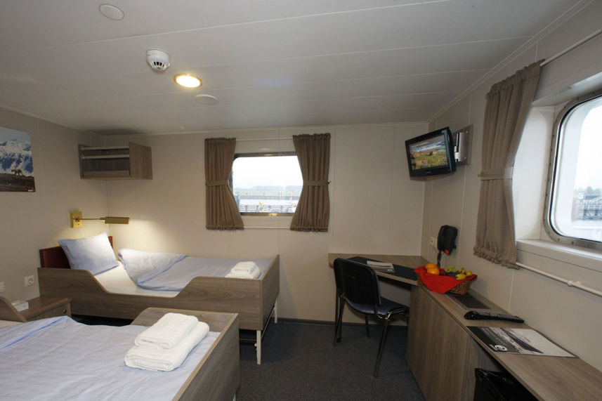 Twin Deluxe Cabin